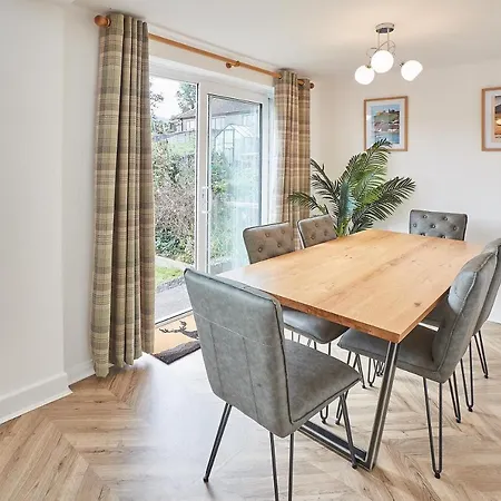 Host & - Fern Lea * Glaisdale