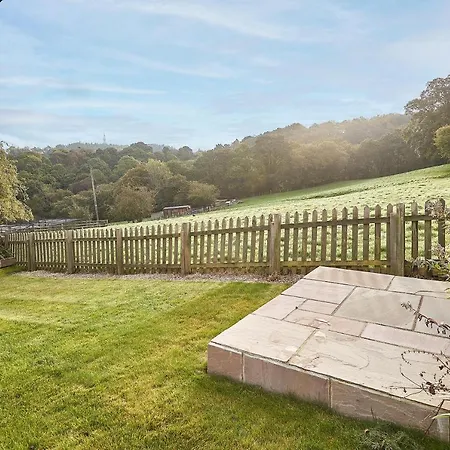 Host & - Fern Lea Glaisdale